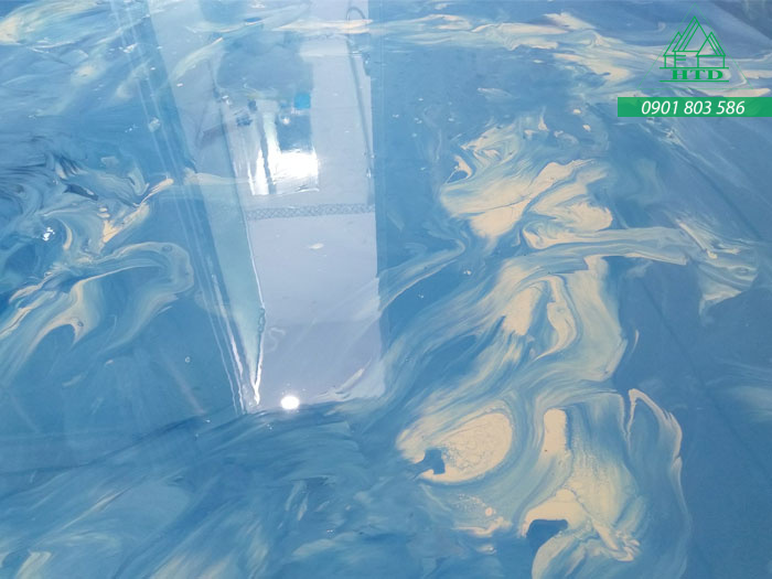 Thi Công Sàn Epoxy Hiệu Ứng Vân Mây: Kỹ Thuật Thực Tế & Tại Sao Không Thể Copy Y Chang Ảnh Mẫu 21 Thi Công Sàn Epoxy Hiệu Ứng Vân Mây: Kỹ Thuật Thực Tế & Tại Sao Không Thể Copy Y Chang Ảnh Mẫu