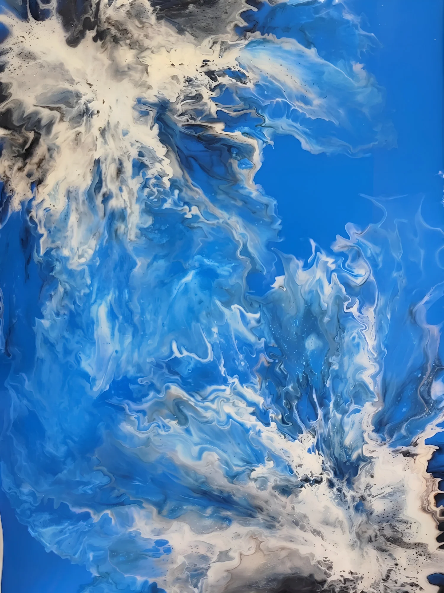 Sàn Epoxy Resin Nghệ Thuật: Mỗi Mét Vuông Là Một Tác Phẩm Không Thể Sao Chép 9 Mẫu Sóng Thần — xanh dương mạnh mẽ, cột sóng trắng xám cuộn lên như sóng thần